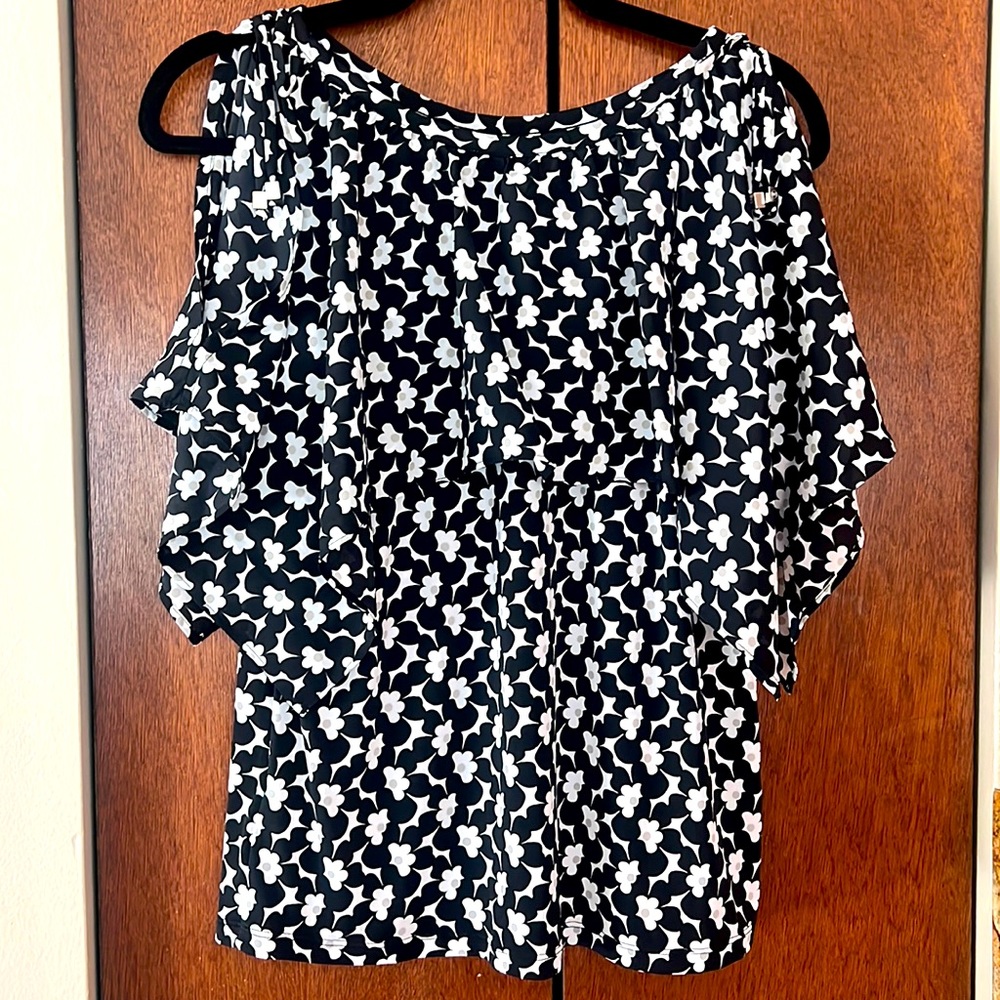 Michael Kor’s Black and White Floral Flared Sleeve Top.  Size Petite Small.